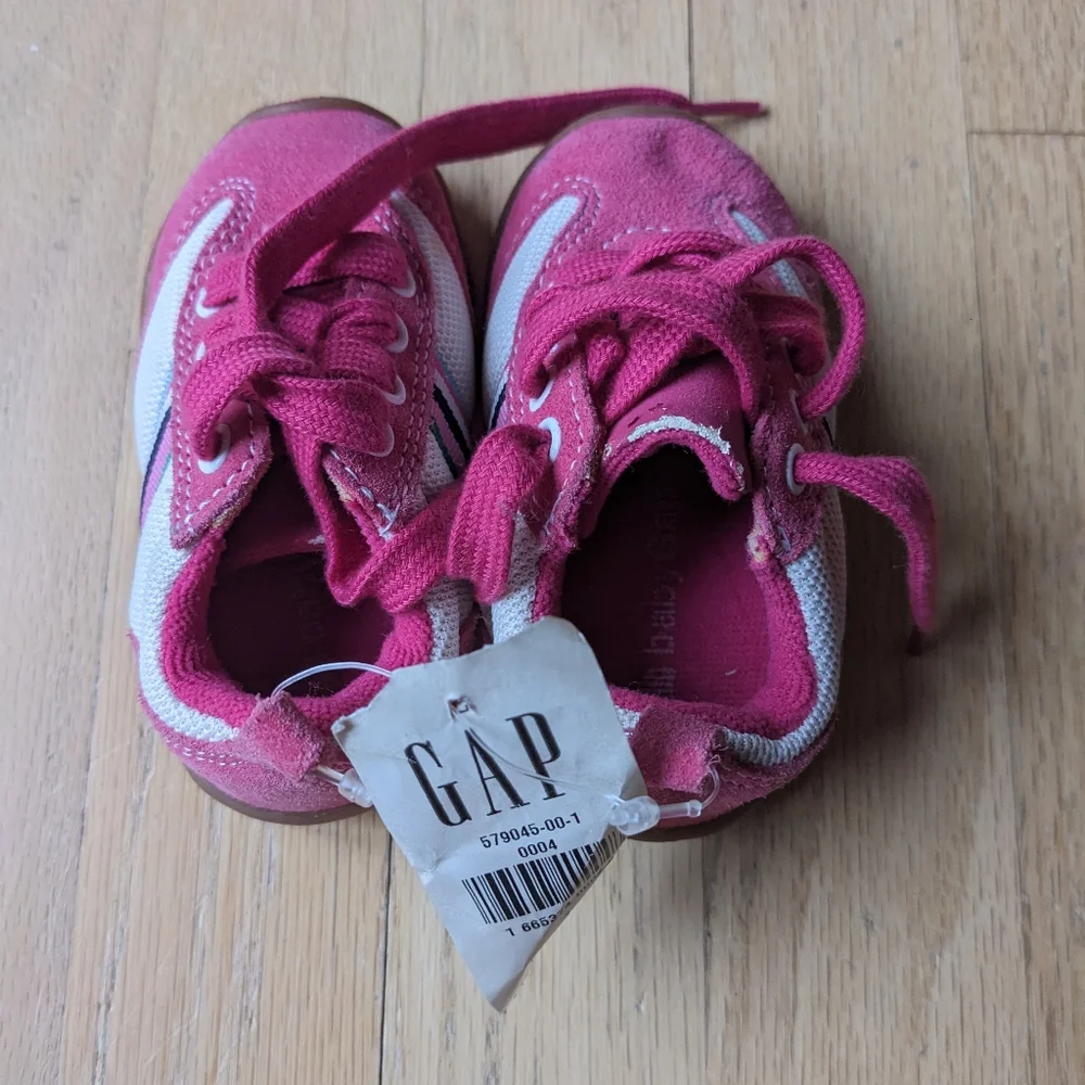 NWT Baby Gap rainbow sneakers size 5
